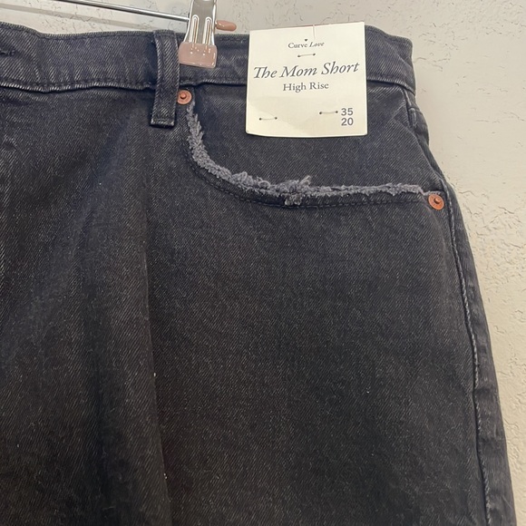 NWT ABERCROMBIE AND FITCH The Mom Short High Rise Womens Black Distress Cut Off - Picture 5 of 10